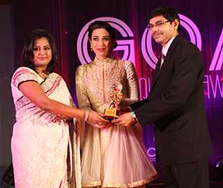 Karishma Kapoor at an award presentation with Dr. Narendra Kaushik